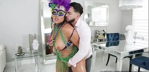  Sexy voluptuous beauty Carmela Clutch is celebrating Mardi Gras with Peter Green.They started having fun with a sizzling sex that ends with a cumshot.